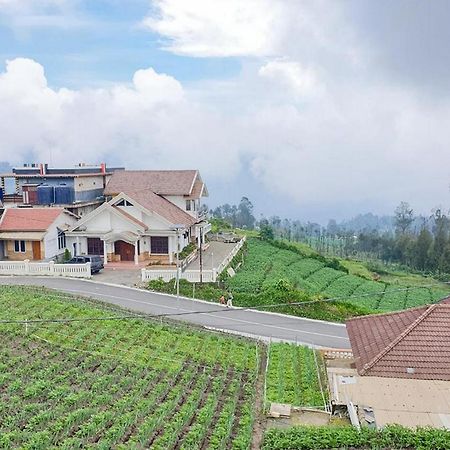 Tengger Indah Bromo Homestay At Desa Wisata Bromo Mitra Reddoorz Probolinggo Exterior foto